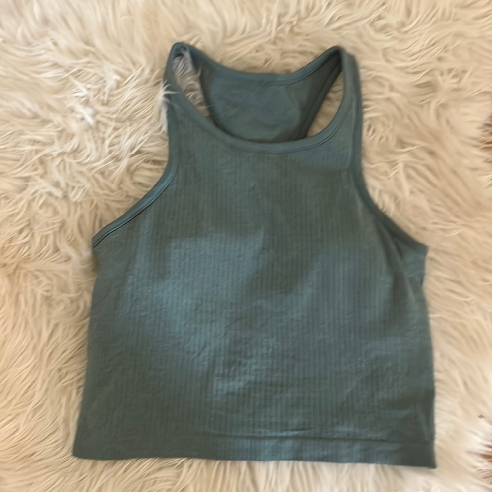 Lululemon ebb to street crop